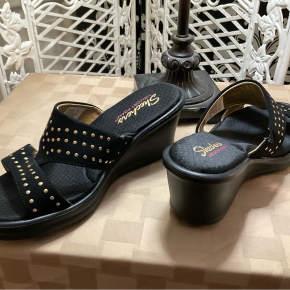 SKETCHERS “NEW” SLIP ON SHOES - Picture 2 of 3